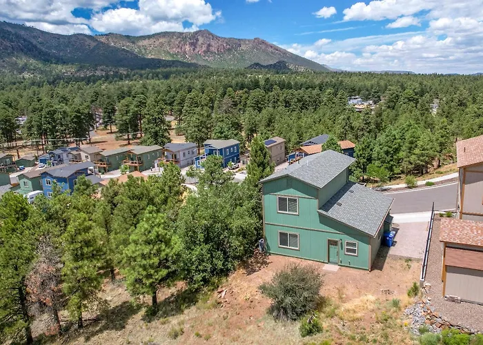 Casa vacanze Breezy Pines Mountain Views Hiking Trails Nearby
