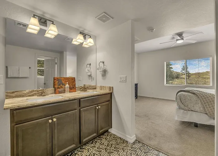 Casa vacanze Breezy Pines Mountain Views Hiking Trails Nearby